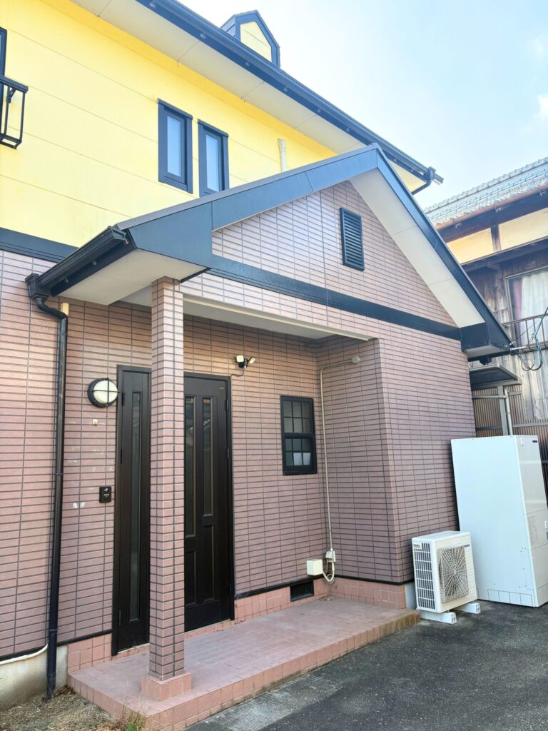 桜井グループホームの外装。玄関周辺