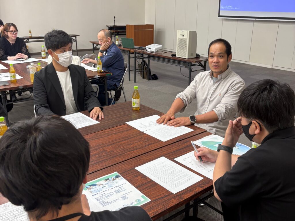 グループワークを行う義隆さんチーム